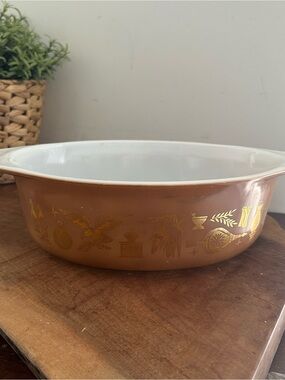 Vintage PYREX EARLY AMERICAN Eagle brown Oval Casserole #043 -  1 1/2 Qt.